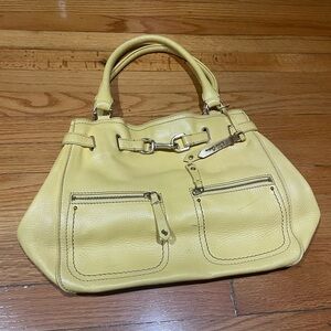 Cole Haan bag
Condition: Used
Color : Yellow